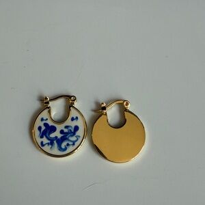 Ana Luisa HANA MARBLE BLUE - Gold and Blue Enamel Hoop Earrings